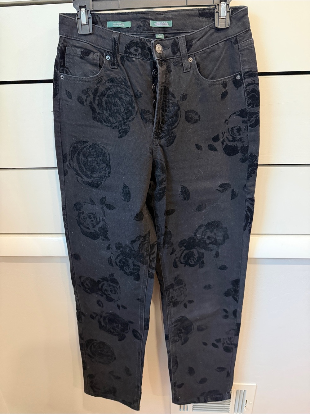 wild fable Black Floral-Print Straight-Leg Jeans